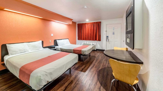 2 Full Beds | Smoking