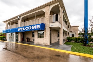 Motel 6 San Antonio, TX - Frost Bank Center