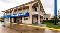 Motel 6 San Antonio, TX - Frost Bank Center