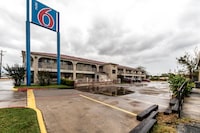 Motel 6 San Antonio, TX - Frost Bank Center