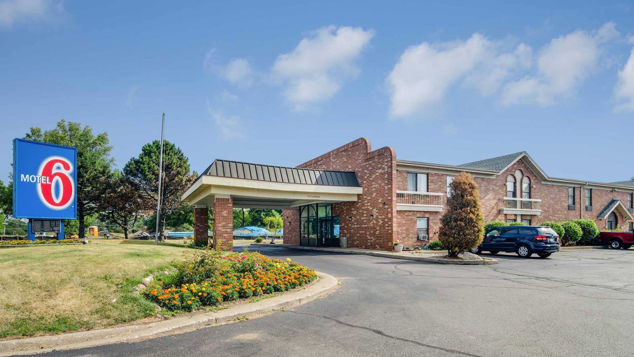 Motel 6 Waukegan, IL, Motel 6 Waukegan, Book @ $81