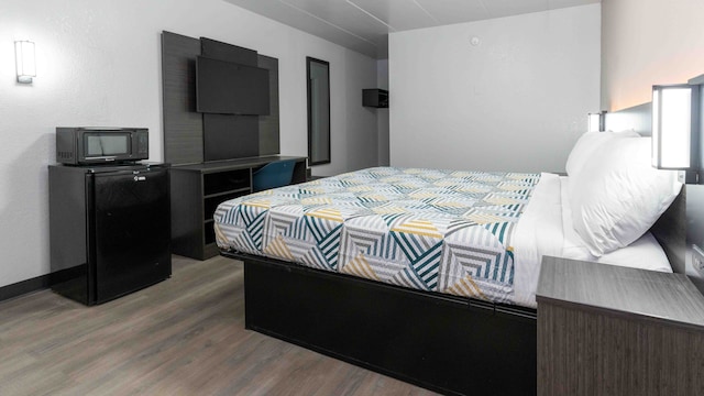 1 King Bed | Mobil Access Tub Nsmk Micfridg