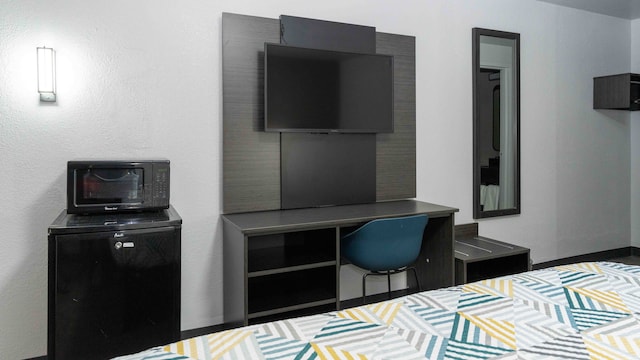 1 King Bed | Non-Smoking, Micfridge