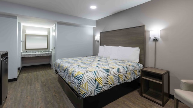 1 King Bed | Smoking, Kitchen