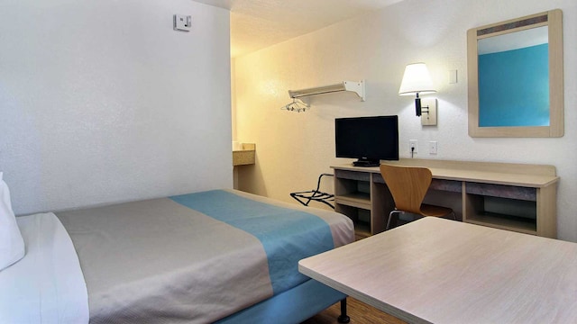 1 Full Bed | Micfridge