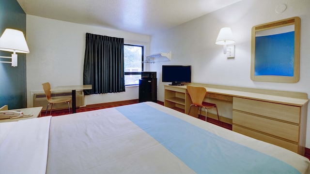 1 King Bed | Smoking