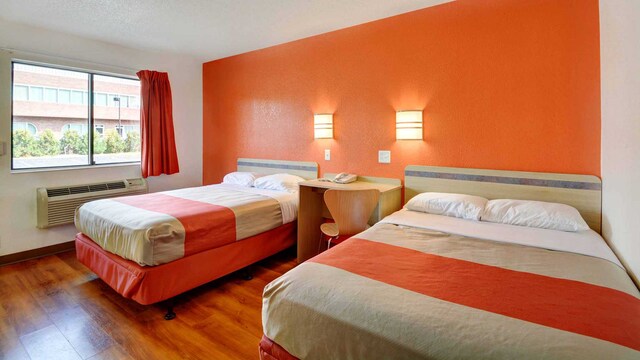 2 Full Beds | Micfridge | Smoking