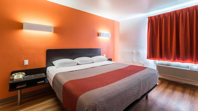 1 KING BED | NON-SMOKING