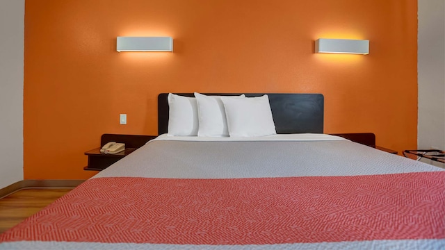 1 KING BED | NON-SMOKING