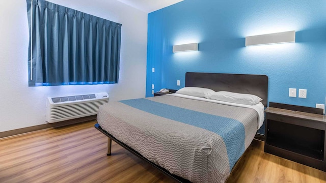 1 Queen Bed | Mobility Accessible Tub Nsmk