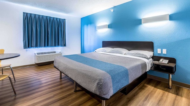 1 King Bed | Non-Smoking, Micfridge