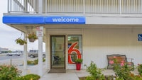 Motel 6 Medford, OR - North