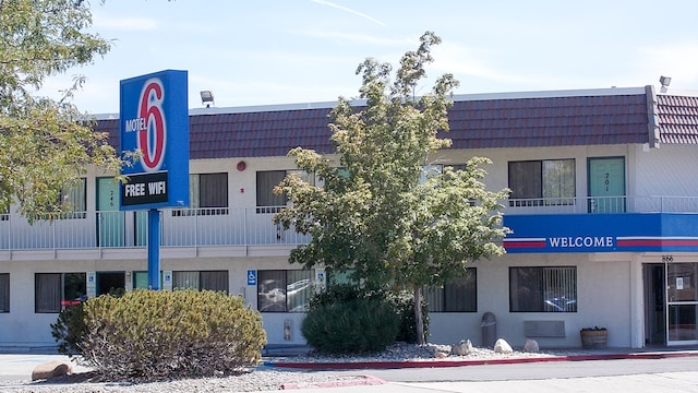 Motel 6 Reno, NV - Livestock