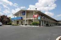 Motel 6 Reno, NV - Livestock
