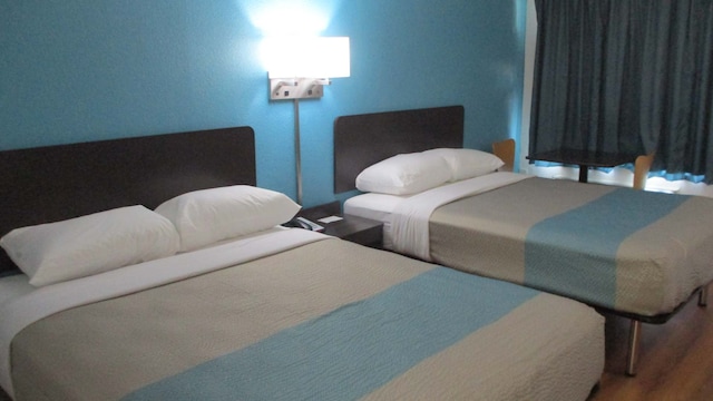 2 QUEEN BEDS | SMOKING, MICFRIDGE