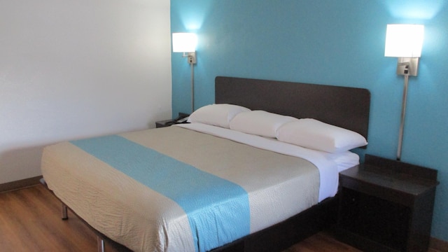 1 KING BED | SMOKING, MICFRIDGE