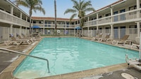 Motel 6 Carlsbad, CA Beach