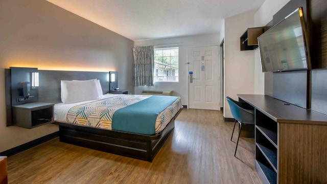 1 QUEEN BED | SMOKING