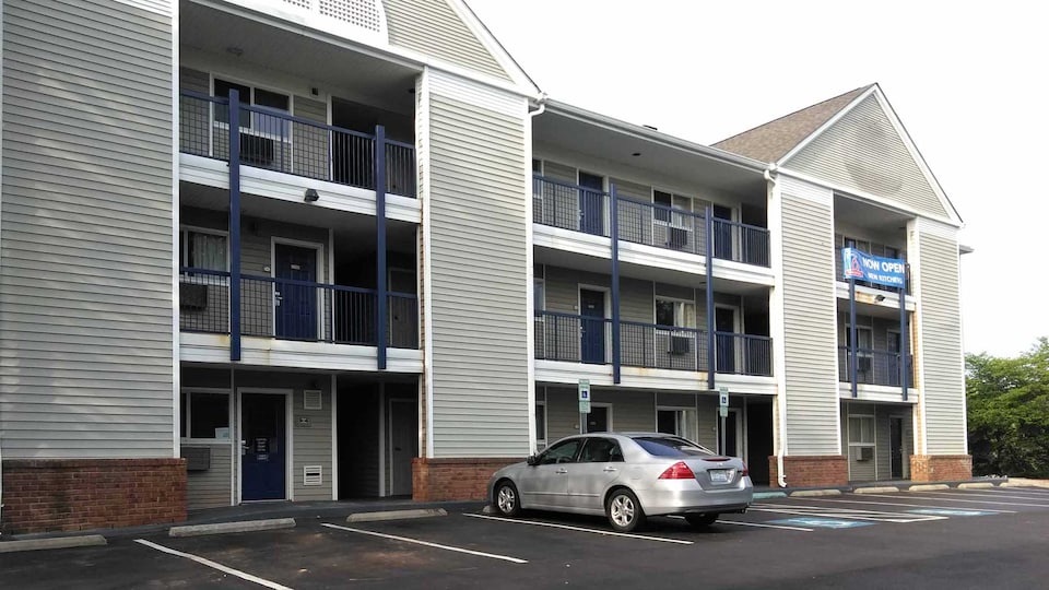 Studio 6 Greensboro, NC - I-40, C27407, Greensboro