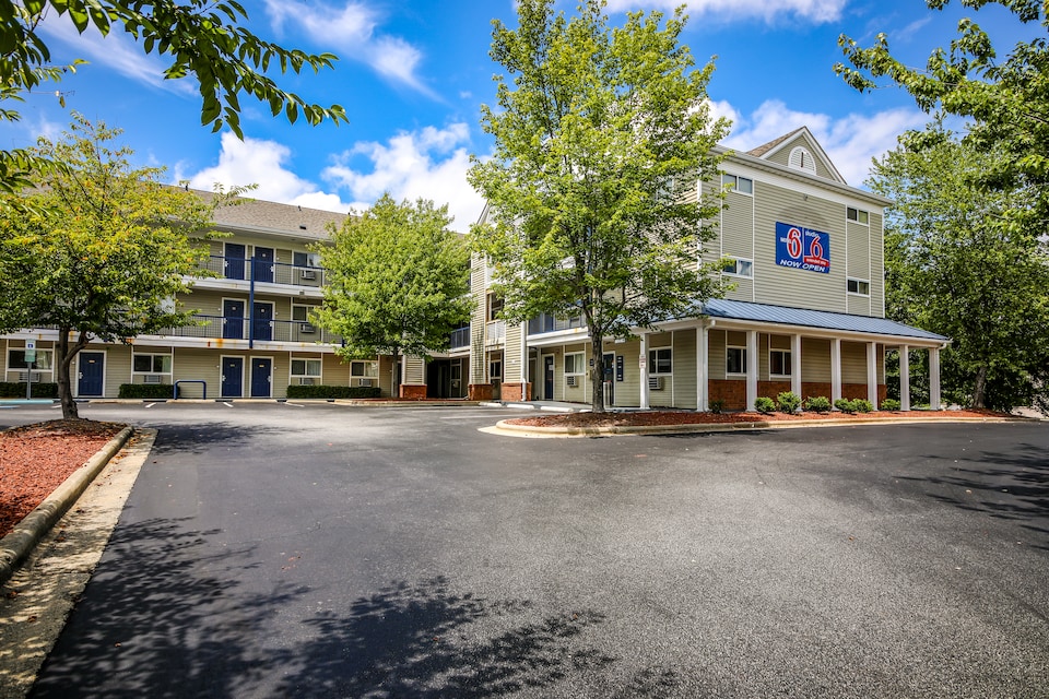 Studio 6 Greensboro, NC - I-40, C27407, Greensboro