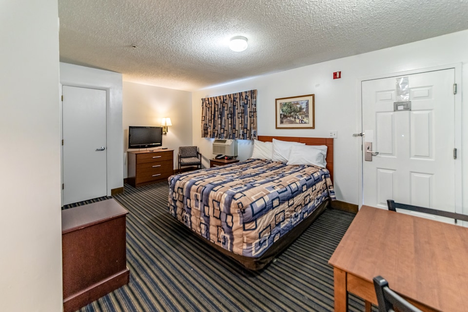 Studio 6 Extended Stay - Greensboro, NC - I-40, C27407, Greensboro