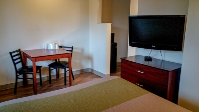 1 Queen Bed | Kitchen Smoking