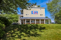 Studio 6 Greensboro, NC - I-40