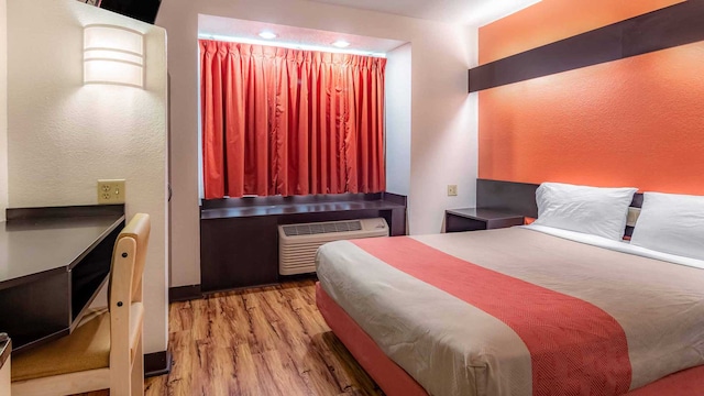 1 Queen Bed | ADA/Tub/Smoking