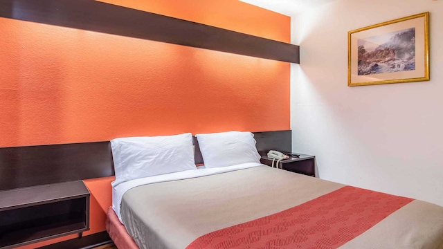 1 Queen Bed | Mobility Accessible Tub Nsmk