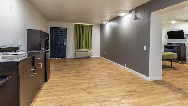 1 King Bed | Smoking, Kitchen