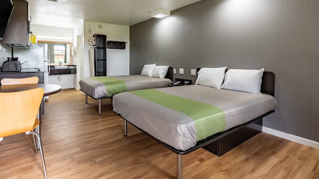 2 Full Beds | Non-Smoking, Kitchen