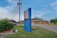 Motel 6 Salina, KS