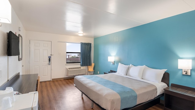 1 KING BED | NON-SMOKING, MINI FRIDGE