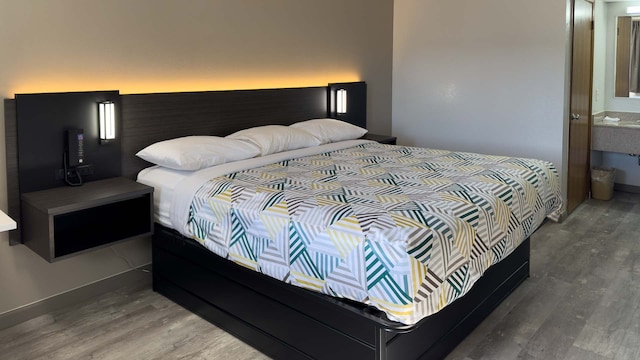 1 King Bed | Non-Smoking, Micfridge