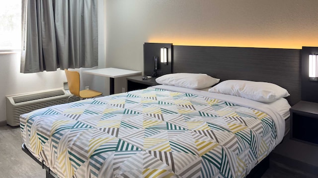 1 Queen Bed | Mobil Access Tub Nsmk Micfridg