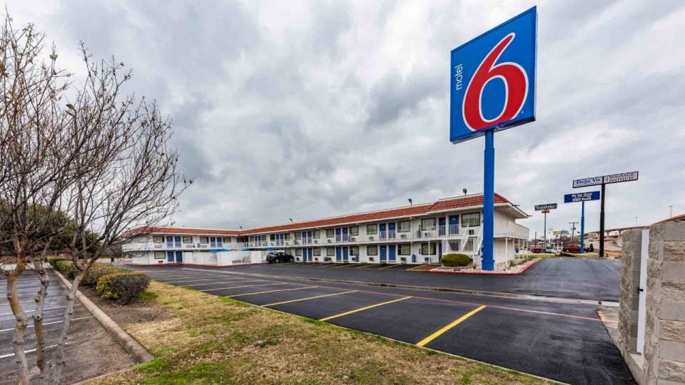 Motel 6 North Richland Hills, TX, NORTH RICHLAND HILLS, NORTH RICHLAND HILLS