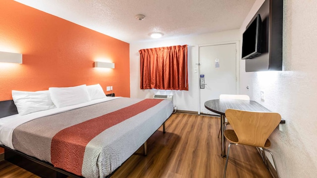 1 King Bed | Non-Smoking