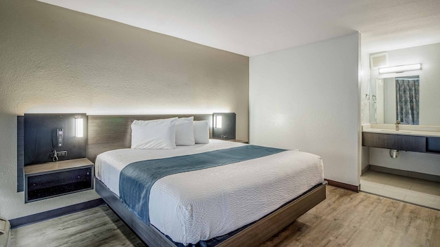 1 King Bed | Non-Smoking, Kitchen