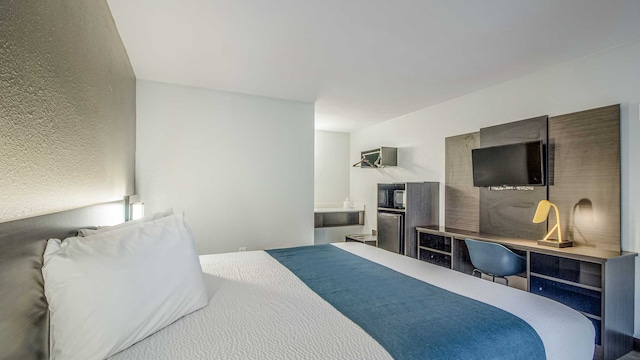 1 King Bed | Non-Smoking, Micfridge