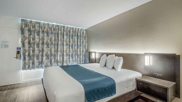 1 King Bed | Mobil Access Tub Nsmk Kitchen