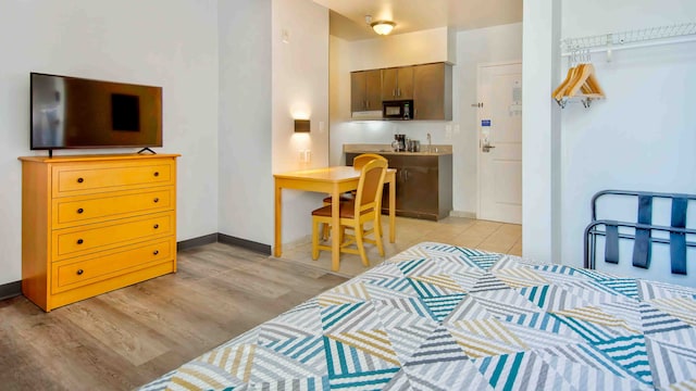 1 Queen Bed | Mobil Access Tub Nsmk Kitchen 