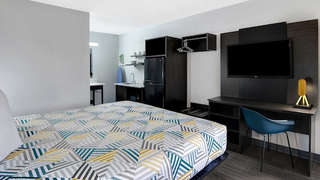 1 King Bed | Non-Smoking, Kitchen