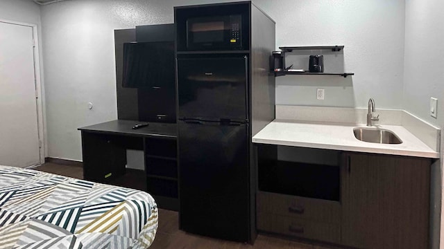 1 Queen Bed | Mobil Access Tub Nsmk Kitchen 