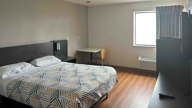 1 KING BED | NON-SMOKING