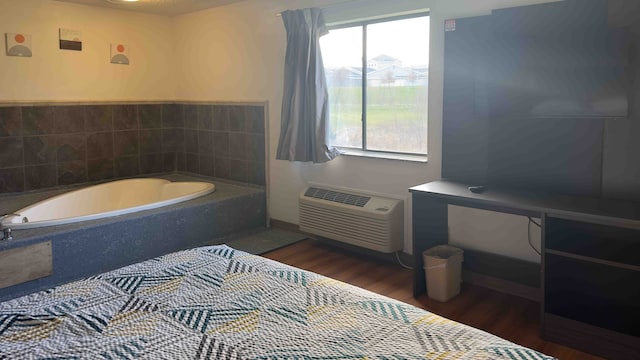 1 KING BED | SUITE NON-SMOKING HOT TUB