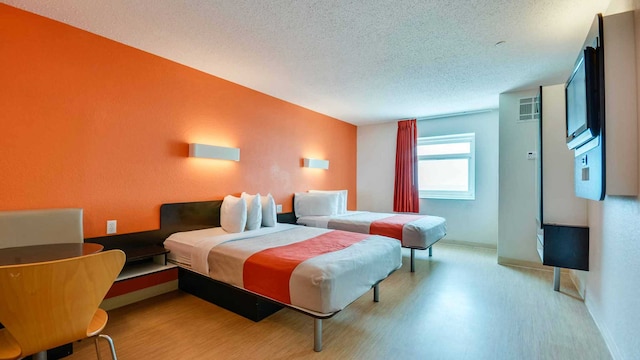 2 Full Beds | Micfridge