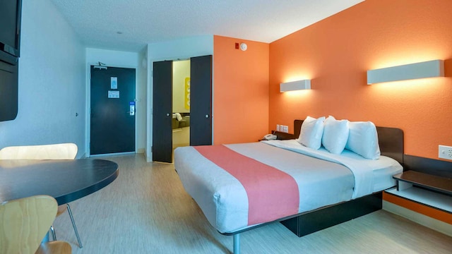 1 Queen Bed | Micfridge