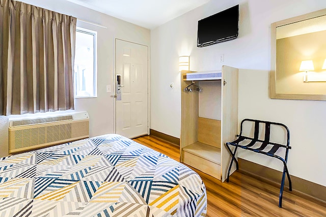 1 Queen Bed | ADA/Tub