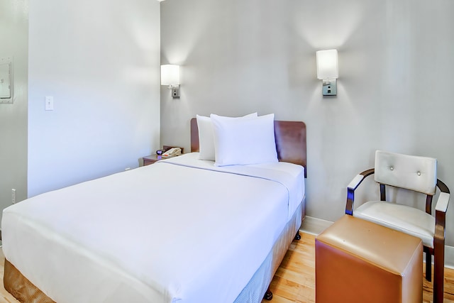 1 Queen Bed | ADA/Tub