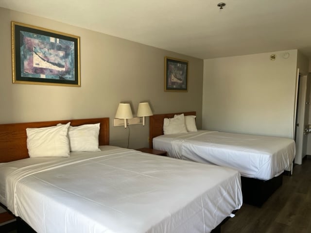 2 Queen Beds | Non-Smoking